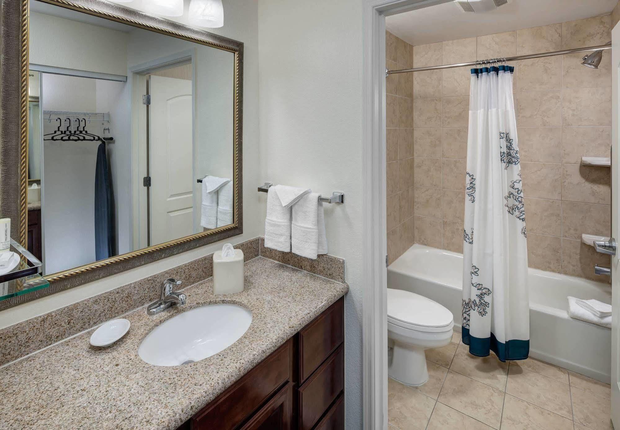 Airport Hotel 3*